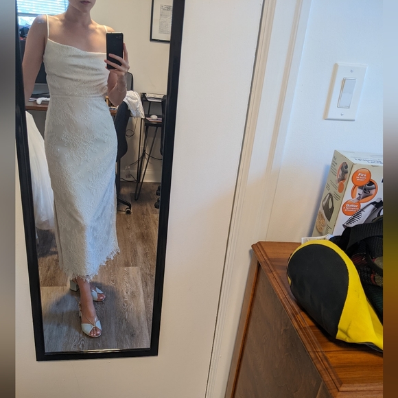 Amsale Midi Wedding Dress - Picture 4 of 9